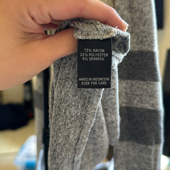 Knot Hem Long Sleeve Top - Picture 5 of 5